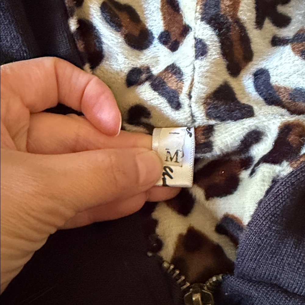 5/$15 - Kulun Women’s Black Zip Jacket - Picture 5 of 5